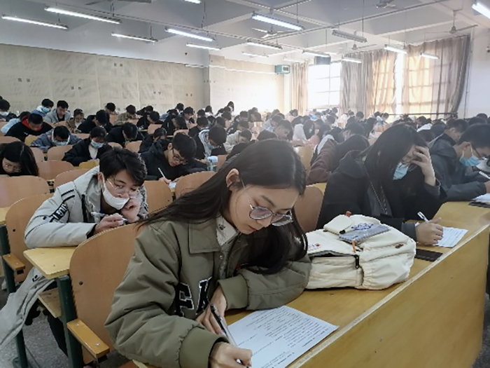 动画疯
开展“青马工程”第二次理论学习暨2021级团干培训2.jpg