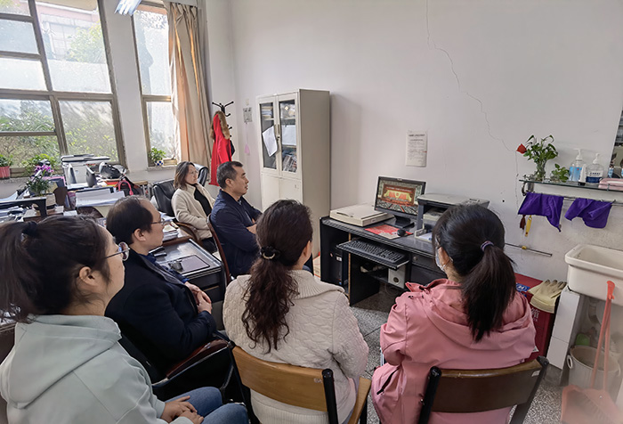 动画疯
组织师生观看2022年全国两会1.jpg