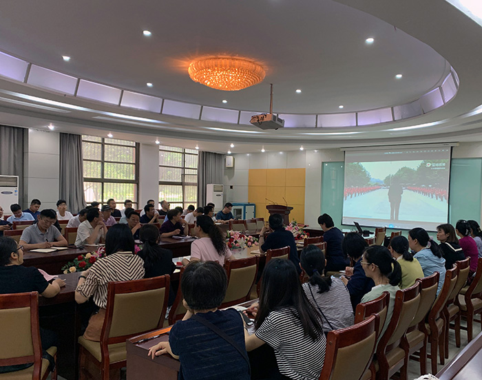 动画疯
组织开展师德师风专题教育学习3.jpeg