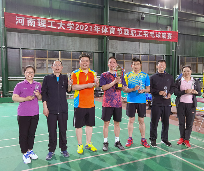 动画疯
在学校2021年体育节教职工羽毛球联赛中取得历史突破1.jpg