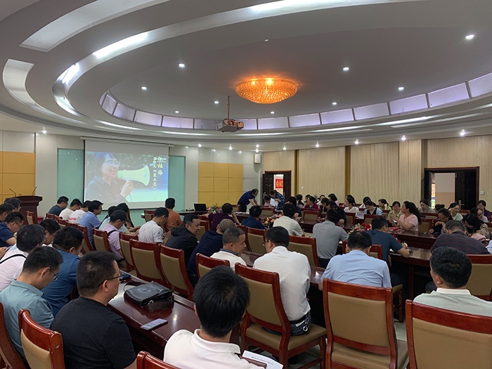 动画疯
组织开展师德师风专题教育学习2.jpeg