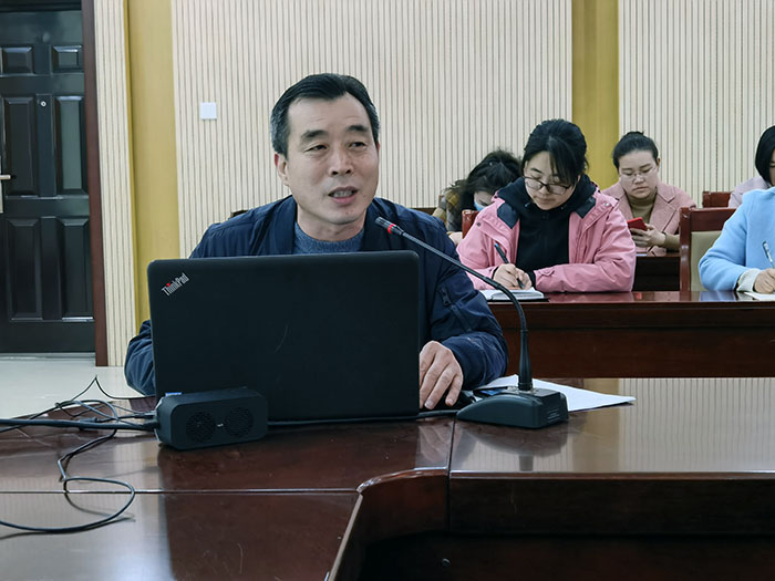 动画疯
召开《深化新时代教育评价改革总体方案》学习培训会2.jpg