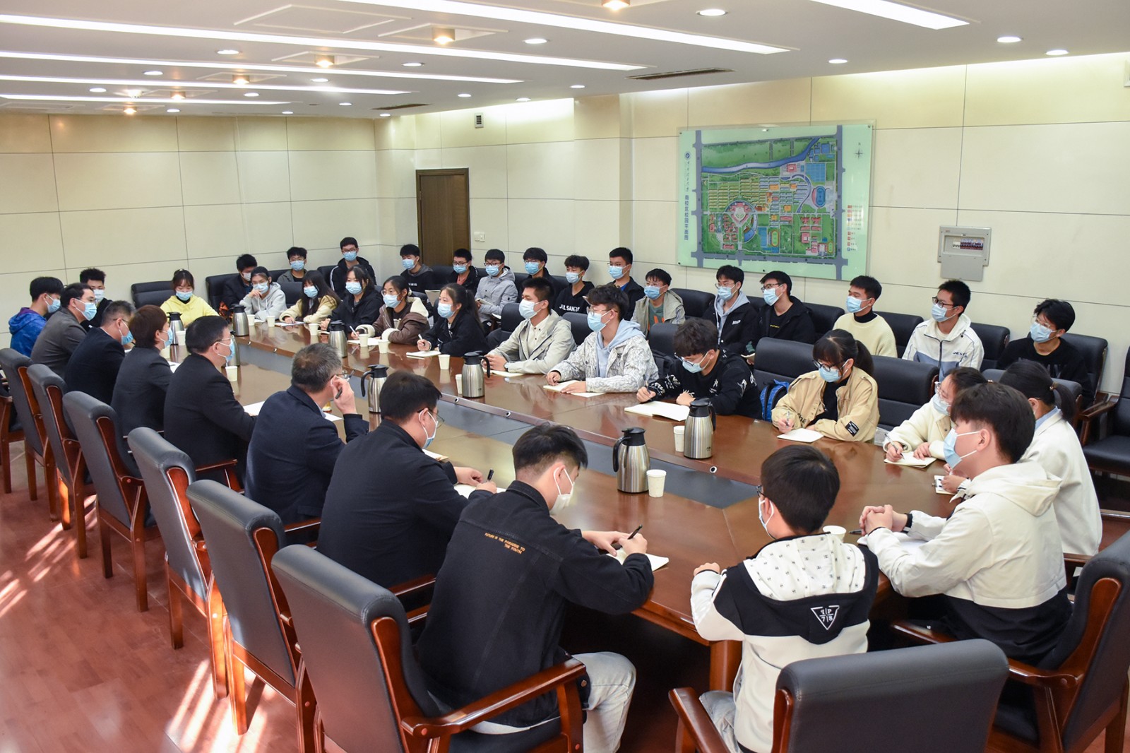 20211118邹友峰学业导师与学生座谈3.jpg 20211118邹友峰学业导师与学生座谈3.jpg