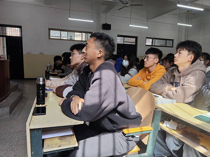 动画疯
动画疯
“青马工程”培训班召开第一次班会网络新闻(1).jpg