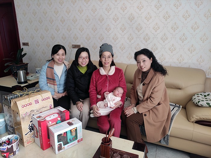 动画疯
工会慰问生育女教师1.jpg