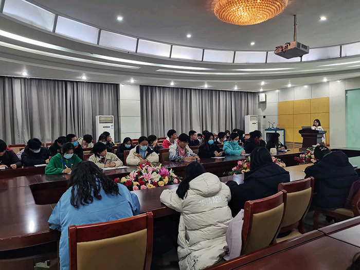 动画疯
举办2021级团干培训第一次理论学习.jpg 动画疯
举办2021级团干培训第一次理论学习.jpg